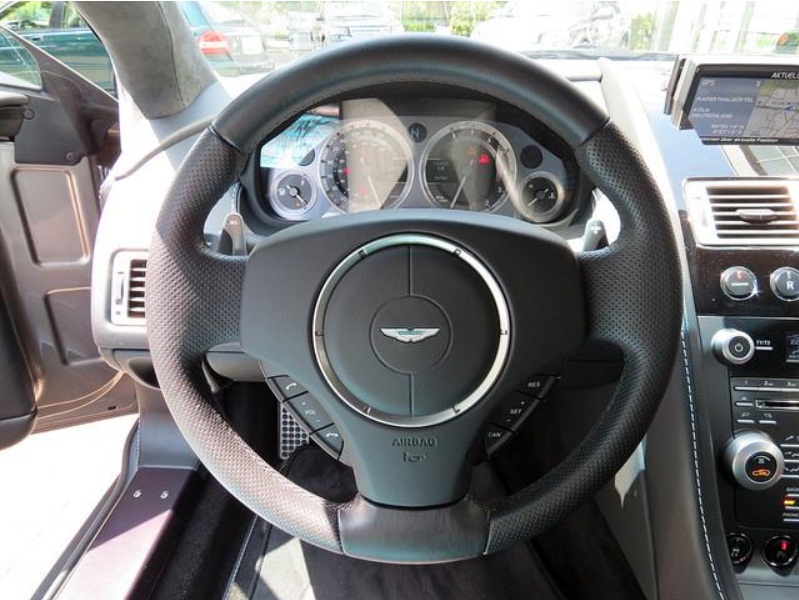 left hand drive ASTON MARTIN V8 (01/06/2010) -  